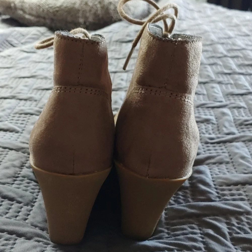 White Mountain Wedge Boot - Picture 4 of 6